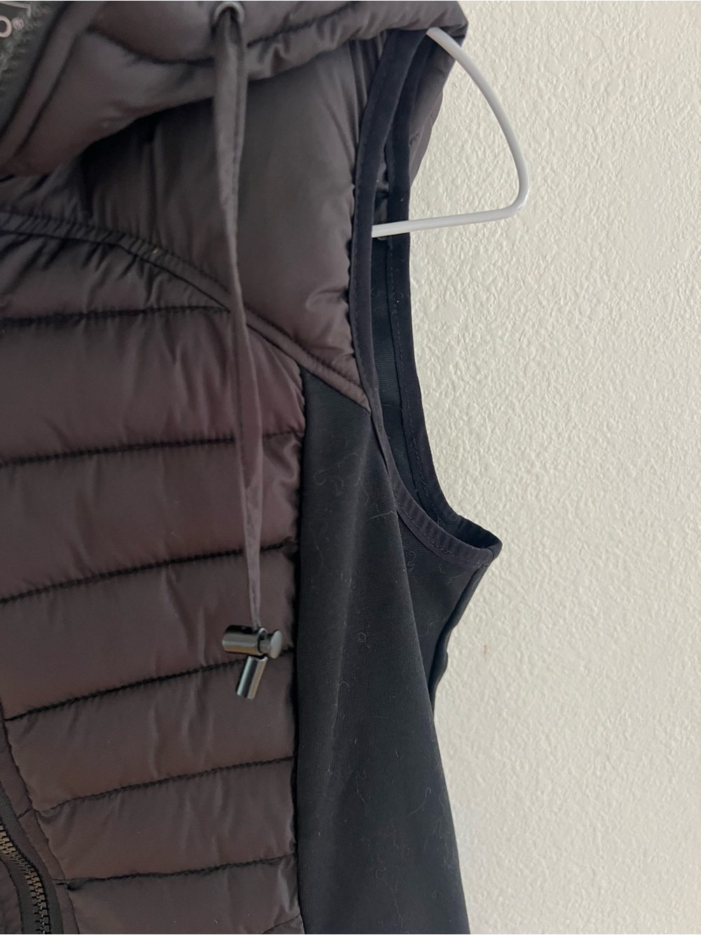 Bernardo Black Quilted Hooded Puffer Vest - Picture 5 of 9